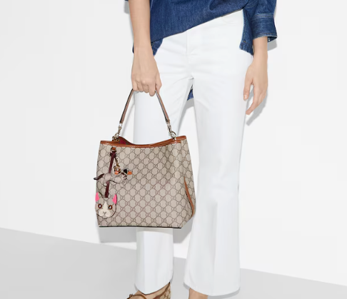 G-Emblem mittelgroße Beuteltasche